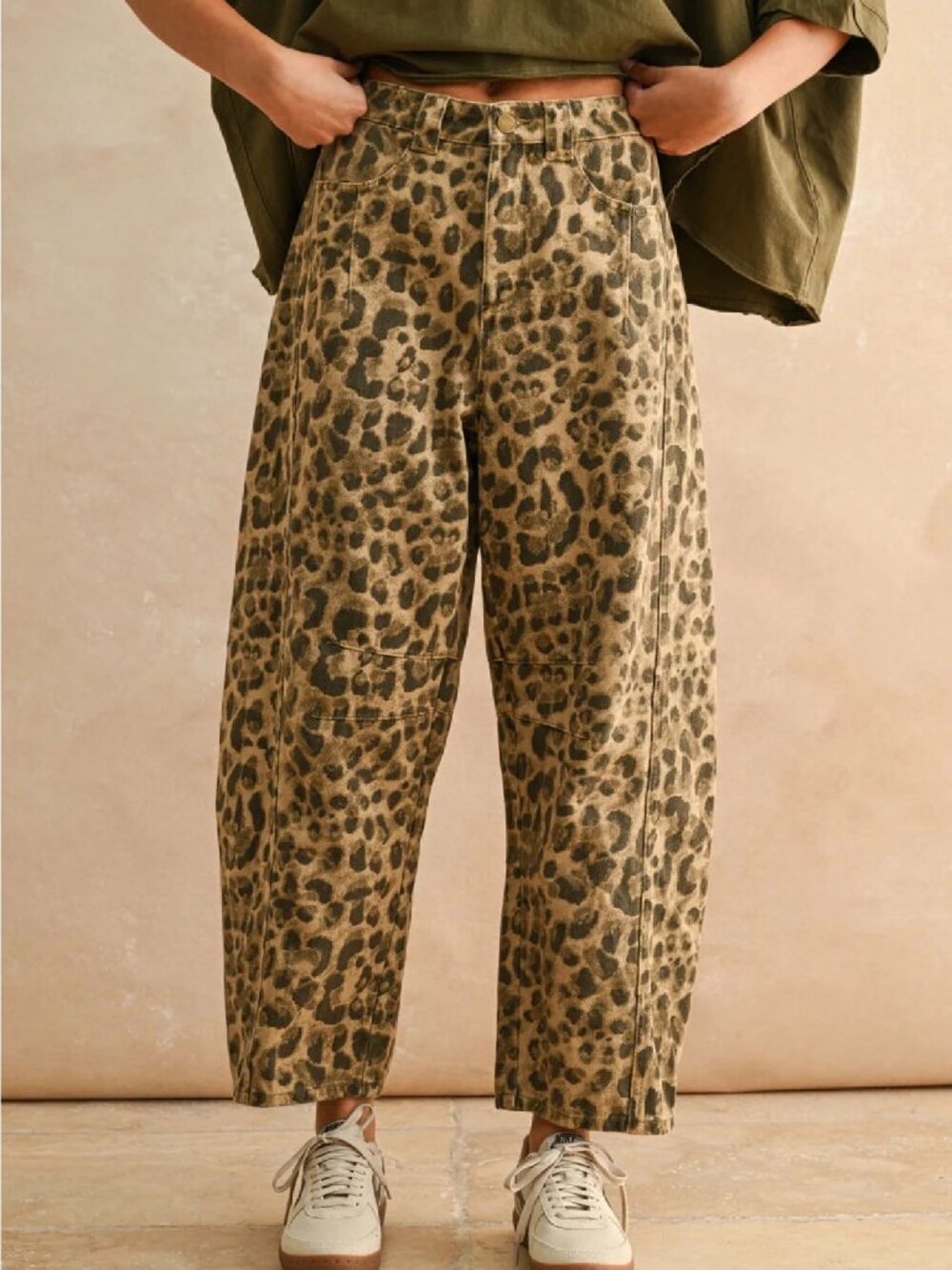 Hollin Leopard Barrel Pants NEW Size Small